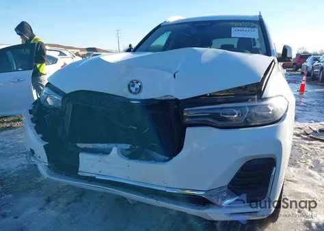 2022 BMW X7 xDrive40I z USA, uszkodzony, nr VIN 5UXCW2C00N9M49974